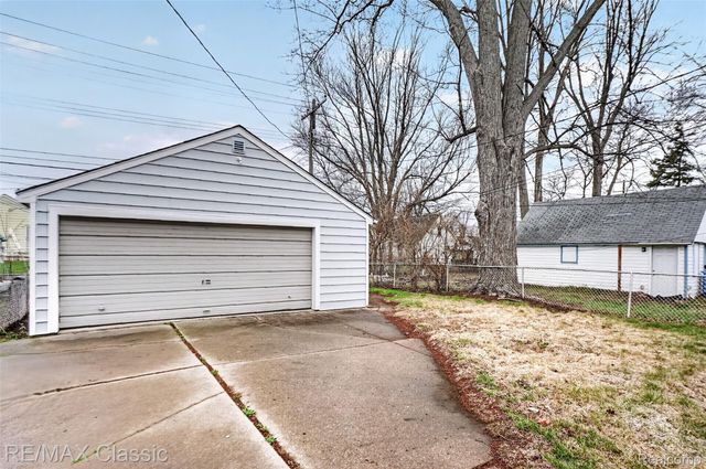 27359 Brettonwoods Street, Madison Heights, MI 48071