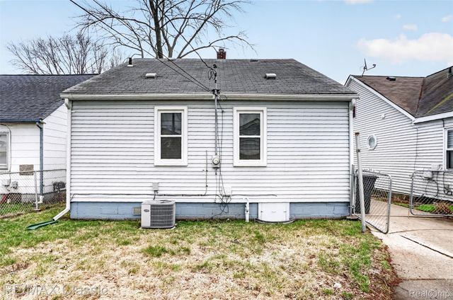 27359 Brettonwoods Street, Madison Heights, MI 48071