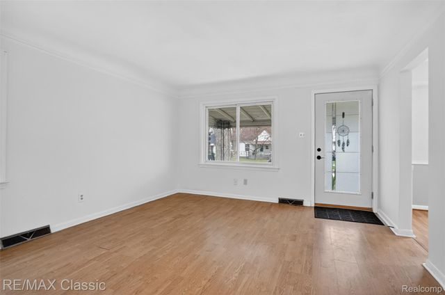 27359 Brettonwoods Street, Madison Heights, MI 48071