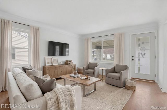 27359 Brettonwoods Street, Madison Heights, MI 48071