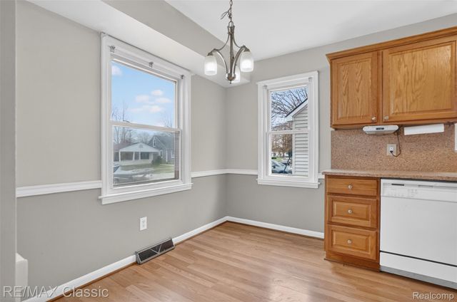 27359 Brettonwoods Street, Madison Heights, MI 48071