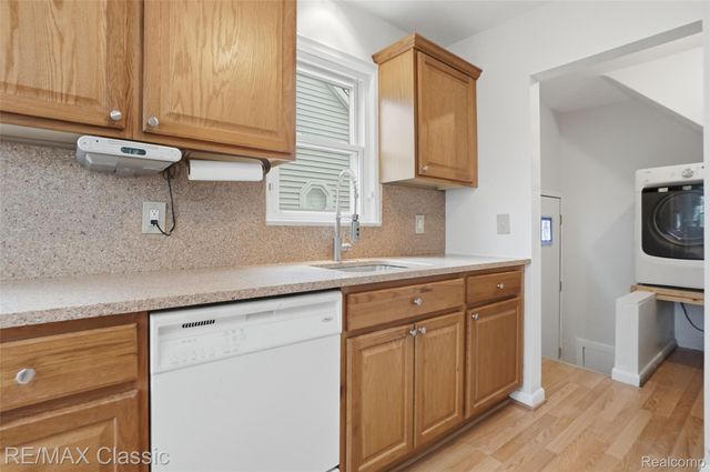 27359 Brettonwoods Street, Madison Heights, MI 48071