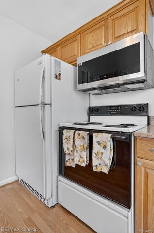 27359 Brettonwoods Street, Madison Heights, MI 48071