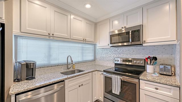 1050 W PEPPERTREE LANE 116B, Sarasota, FL 34242