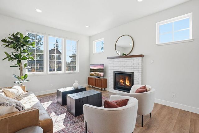 3068 NW Blodgett Way, Bend, OR 97703