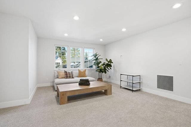 3068 NW Blodgett Way, Bend, OR 97703