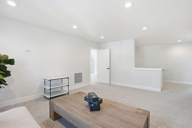 3068 NW Blodgett Way, Bend, OR 97703