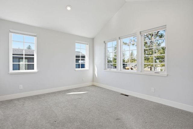 3068 NW Blodgett Way, Bend, OR 97703