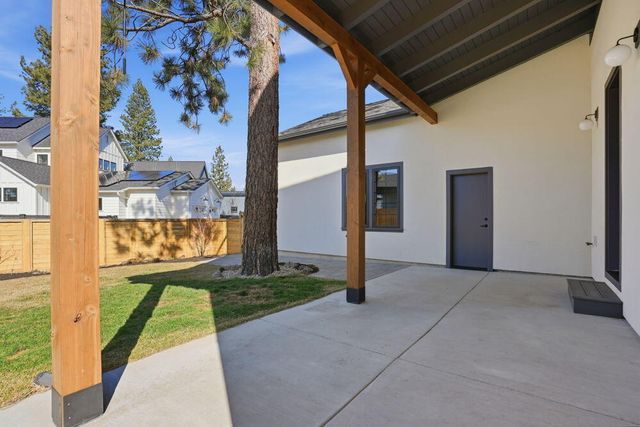 3068 NW Blodgett Way, Bend, OR 97703