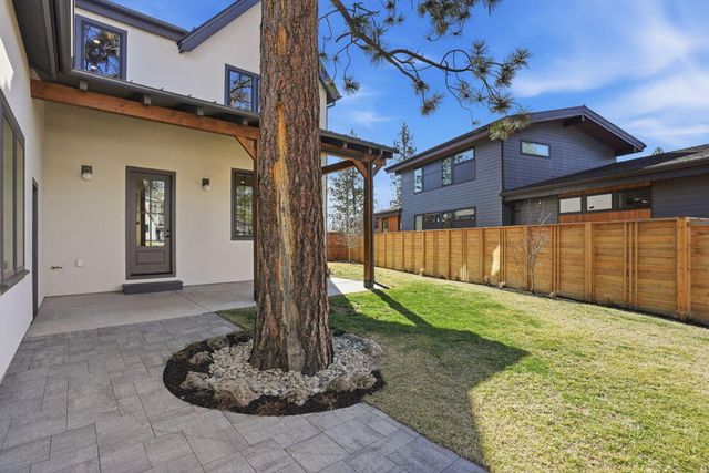 3068 NW Blodgett Way, Bend, OR 97703