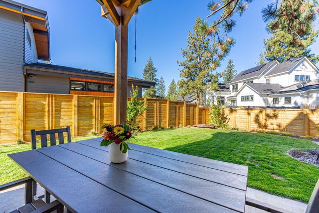 3068 NW Blodgett Way, Bend, OR 97703