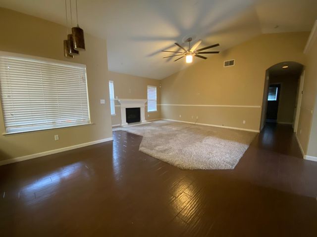 2805 Badger Flat Avenue, Tulare, CA 93274