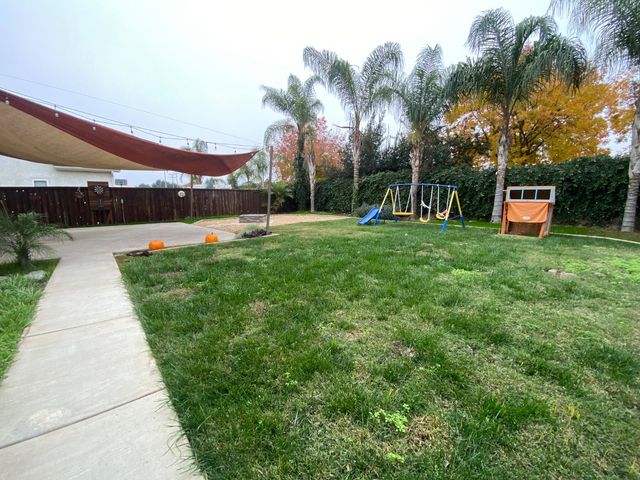 2805 Badger Flat Avenue, Tulare, CA 93274