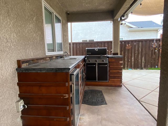 2805 Badger Flat Avenue, Tulare, CA 93274