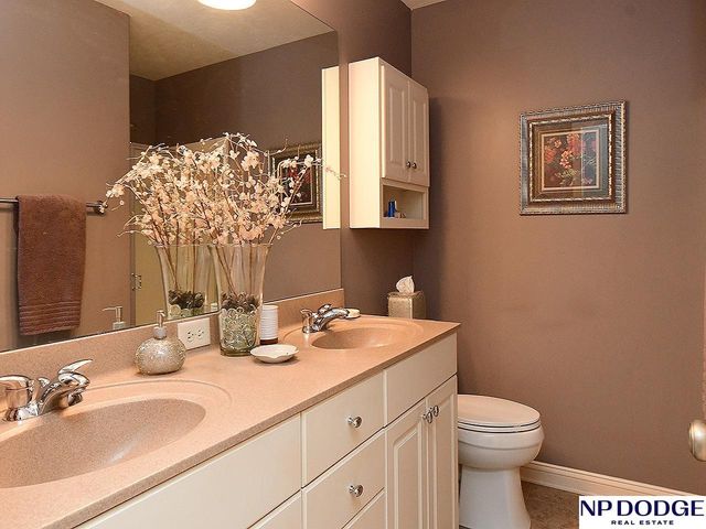 6811 N 122 Court, Omaha, NE 68142