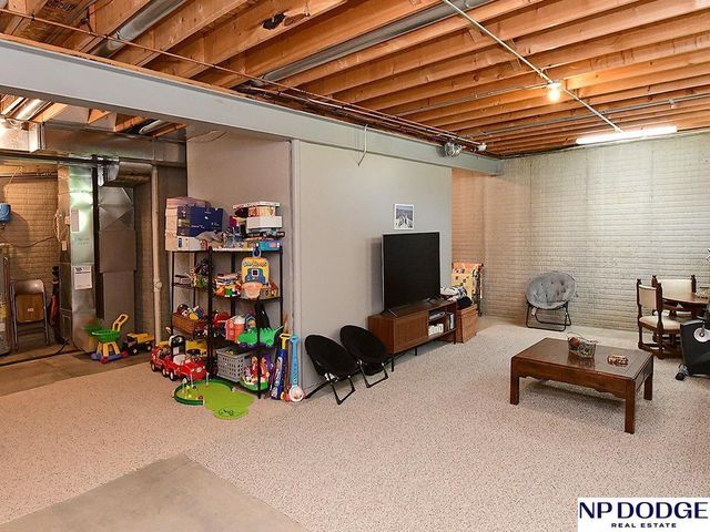 6811 N 122 Court, Omaha, NE 68142