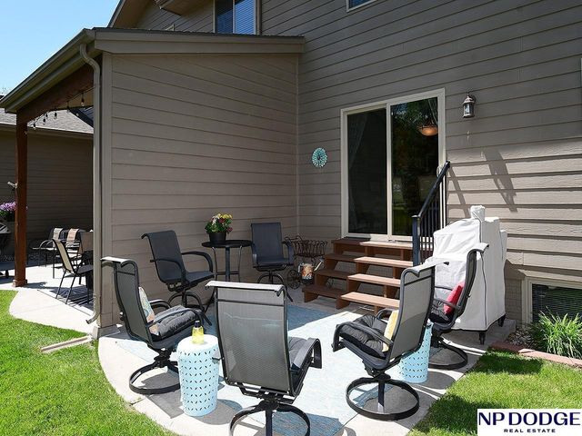 6811 N 122 Court, Omaha, NE 68142