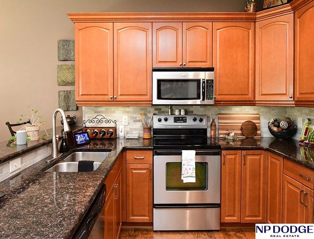 6811 N 122 Court, Omaha, NE 68142