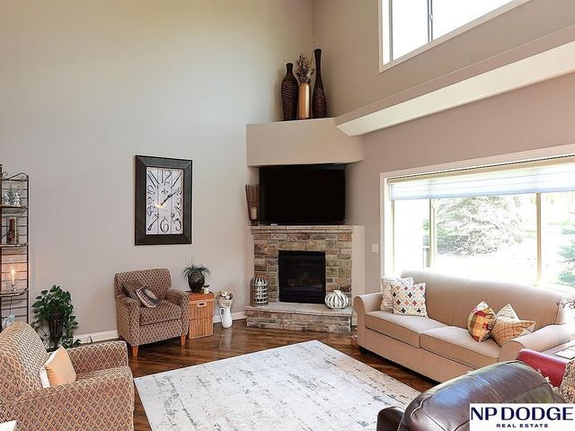 6811 N 122 Court, Omaha, NE 68142