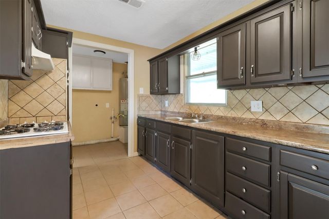 1008 Largo Street, Baytown, TX 77520