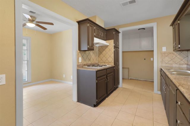 1008 Largo Street, Baytown, TX 77520