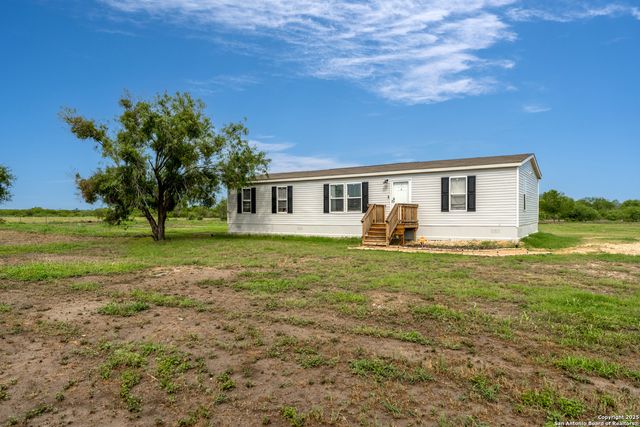 16486 FM 775, Floresville, TX 78114