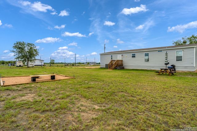 16486 FM 775, Floresville, TX 78114