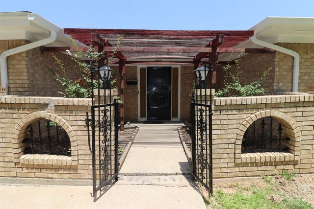 3420 Willowcrest Drive, North Richland Hills, TX 76117