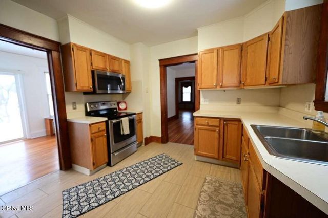 11 Brayton Street, Colonie, NY 12205