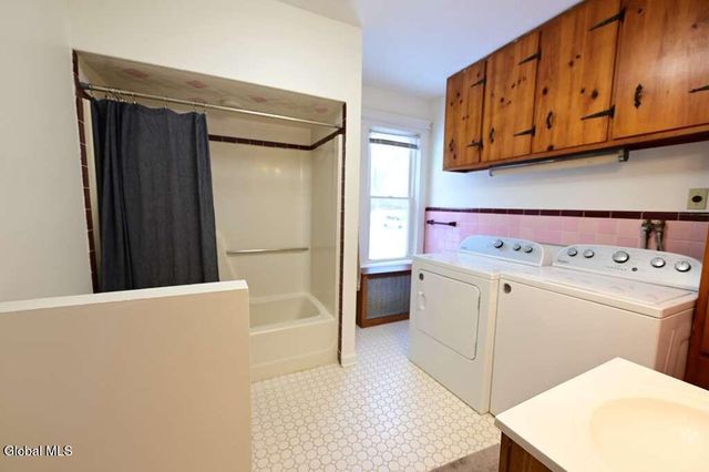 11 Brayton Street, Colonie, NY 12205