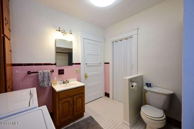 11 Brayton Street, Colonie, NY 12205