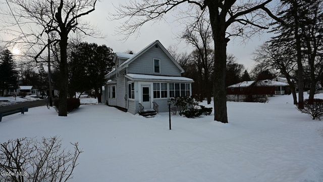 11 Brayton Street, Colonie, NY 12205