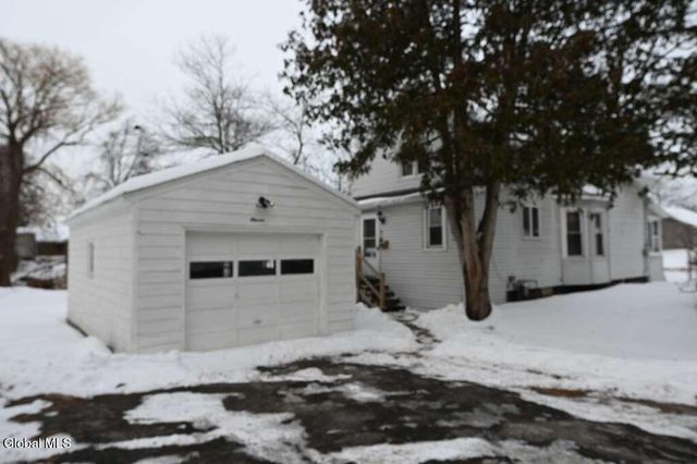 11 Brayton Street, Colonie, NY 12205