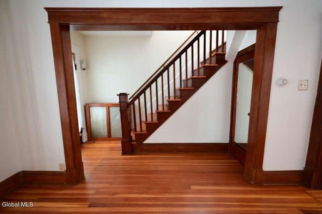 11 Brayton Street, Colonie, NY 12205