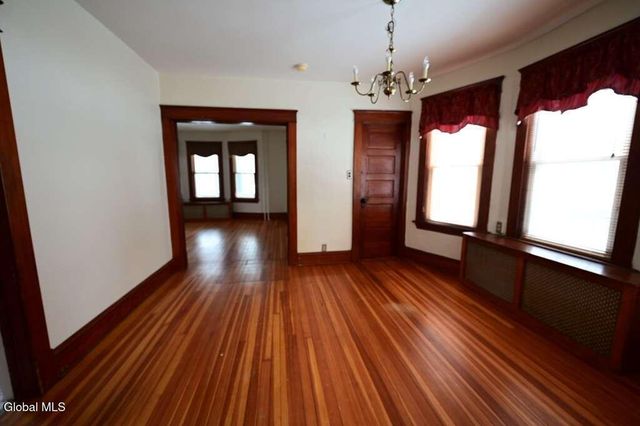 11 Brayton Street, Colonie, NY 12205