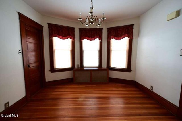 11 Brayton Street, Colonie, NY 12205