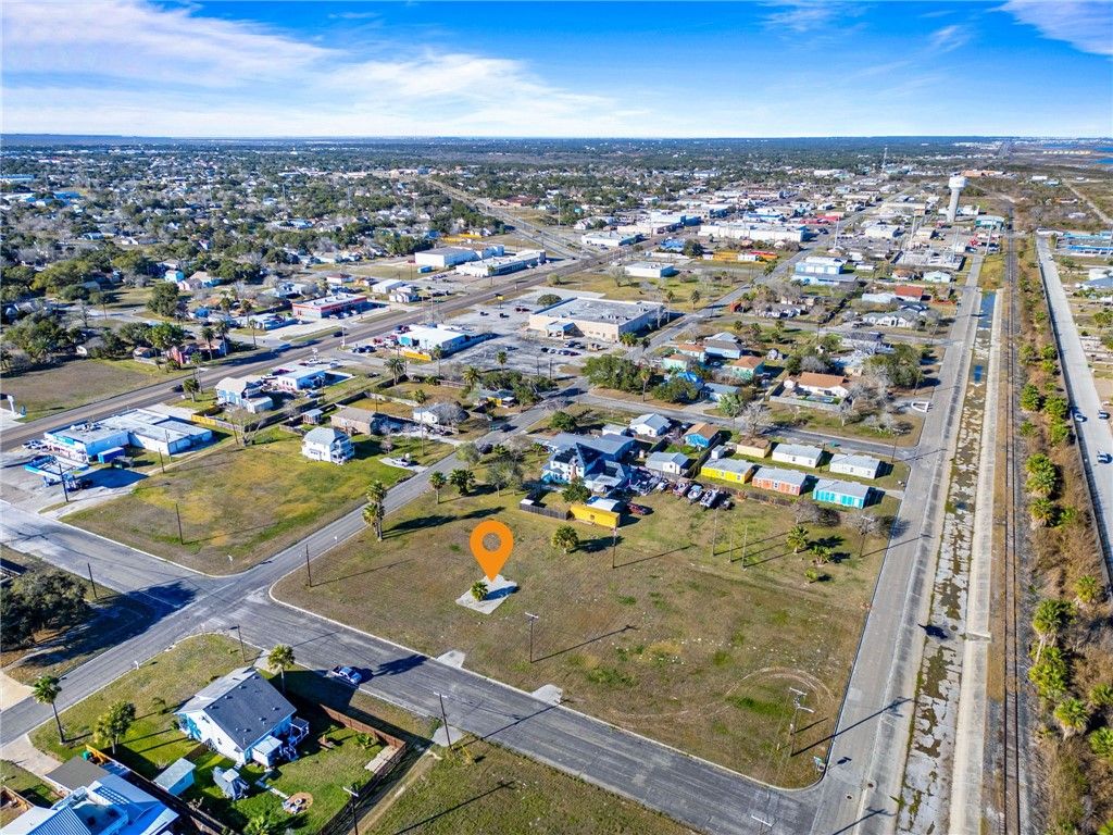 228 E McClung Ave, Aransas Pass, TX 78336 — exterior