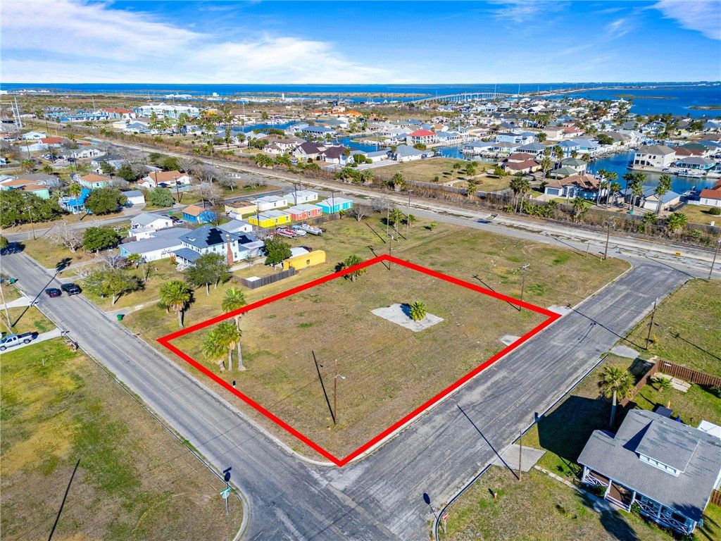 228 E McClung Ave, Aransas Pass, TX 78336 — photo 2