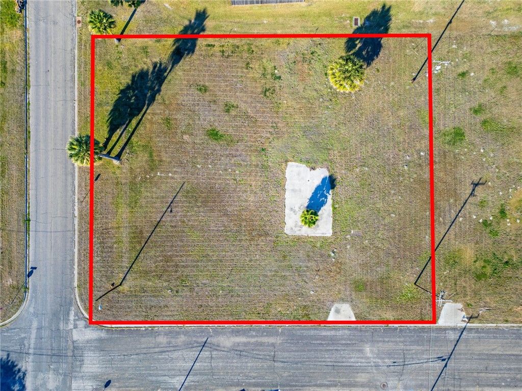 228 E McClung Ave, Aransas Pass, TX 78336 — photo 5
