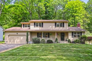 55 Gate Way, Hamden, CT 06518