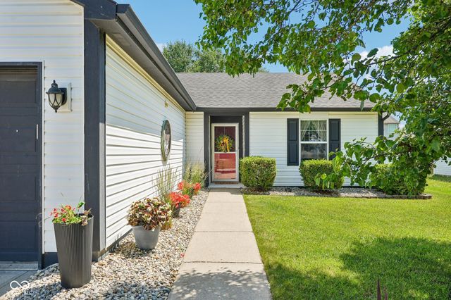 718 Breakers Lane, Fortville, IN 46040