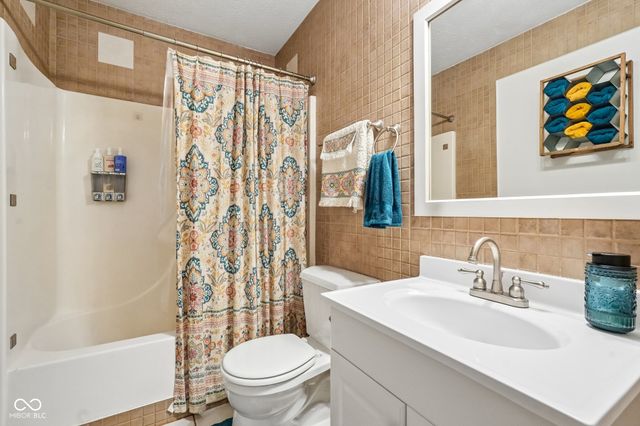718 Breakers Lane, Fortville, IN 46040