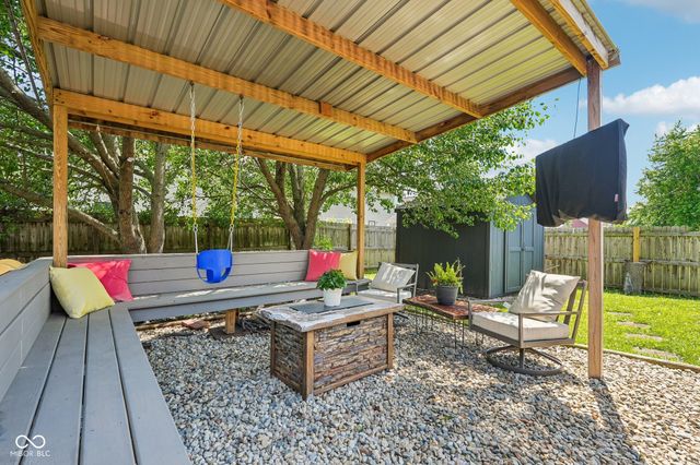 718 Breakers Lane, Fortville, IN 46040
