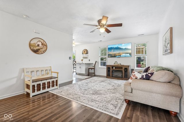 718 Breakers Lane, Fortville, IN 46040