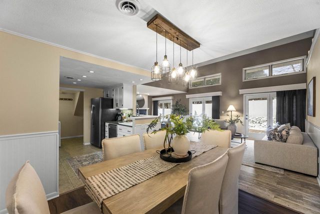 909 York Imperial DRIVE, Oconomowoc, WI 53066