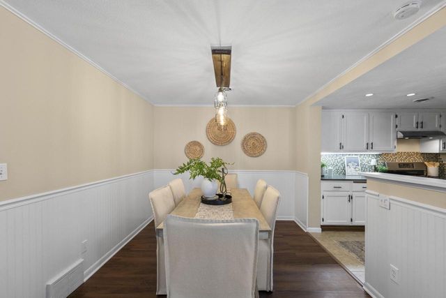 909 York Imperial DRIVE, Oconomowoc, WI 53066