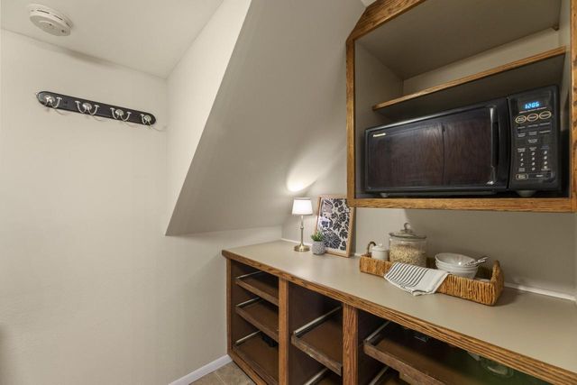 909 York Imperial DRIVE, Oconomowoc, WI 53066