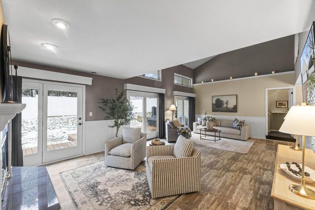 909 York Imperial DRIVE, Oconomowoc, WI 53066