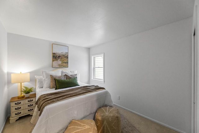 909 York Imperial DRIVE, Oconomowoc, WI 53066