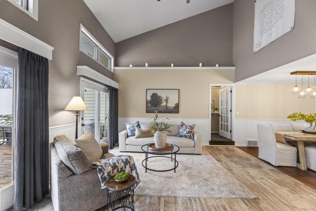 909 York Imperial DRIVE, Oconomowoc, WI 53066